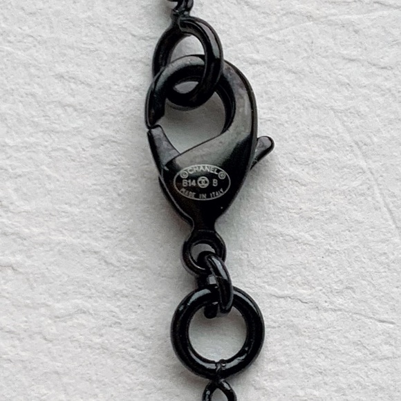 💥SOLD💥 CHANEL Classic CC Black Pearl Necklace - Picture 5 of 6